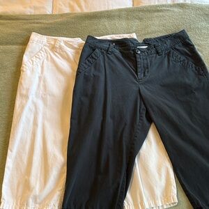 Columbia Women's Capris - Navy and White size 6